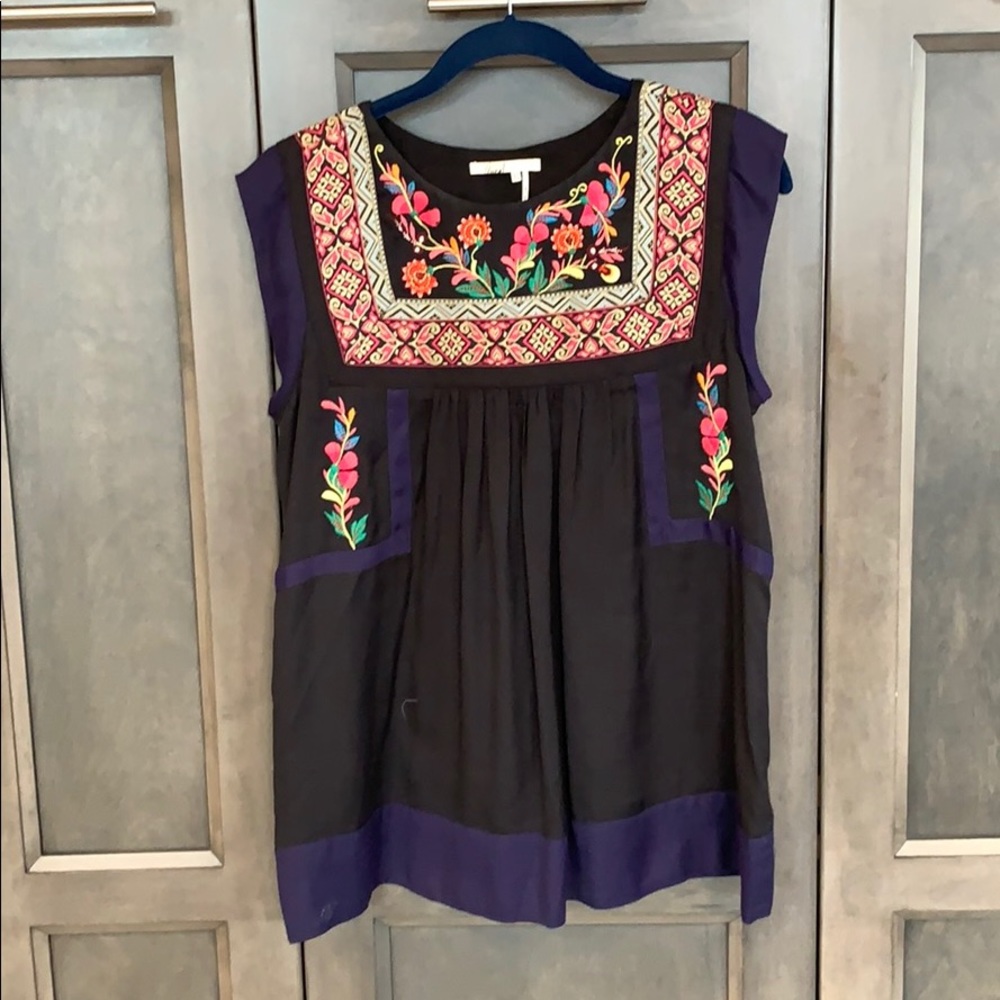 Floreat embroidered top.
